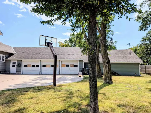 Photo of 313 N Christian Ave, Moundridge, KS