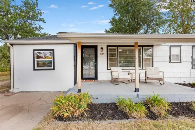 Photo of 1014 College Ln, Hutchinson, KS