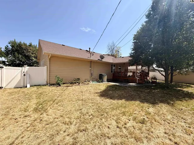 Photo of 1909 Landon St, Hutchinson, KS