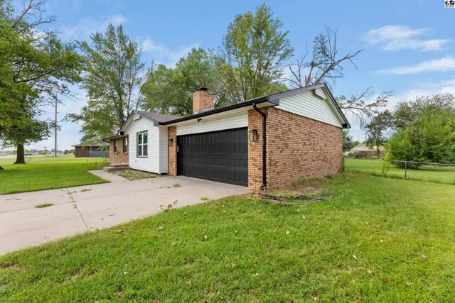 Photo of 4303 Sequoia St, Hutchinson, KS