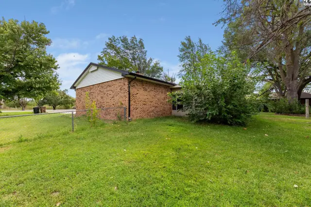 Photo of 4303 Sequoia St, Hutchinson, KS