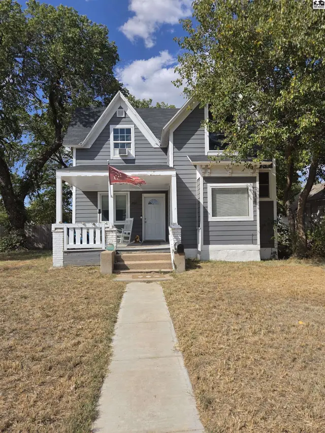 Photo of 400 E 5th Ave, Hutchinson, KS