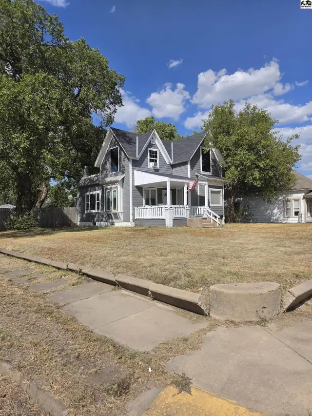 Photo of 400 E 5th Ave, Hutchinson, KS