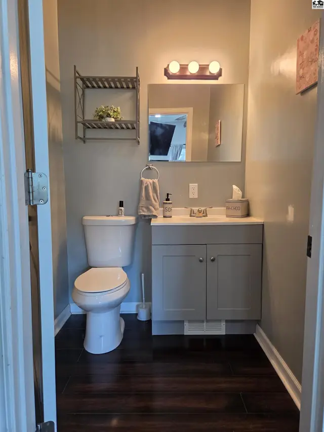 Photo of 400 E 5th Ave, Hutchinson, KS