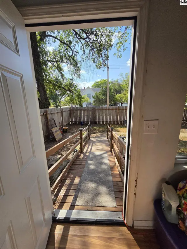 Photo of 400 E 5th Ave, Hutchinson, KS