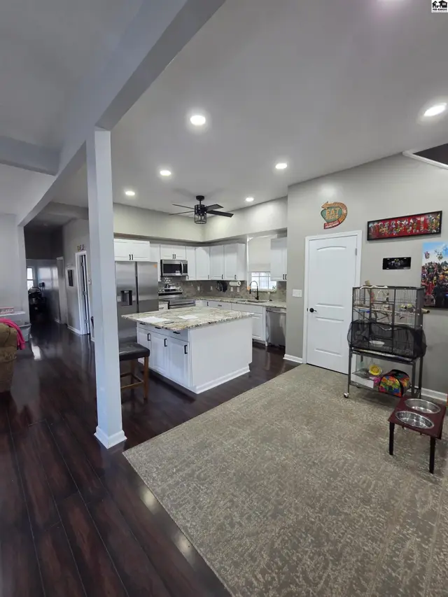 Photo of 400 E 5th Ave, Hutchinson, KS