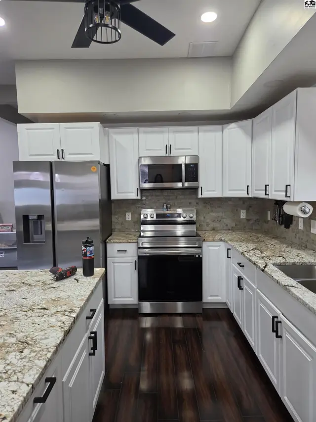 Photo of 400 E 5th Ave, Hutchinson, KS