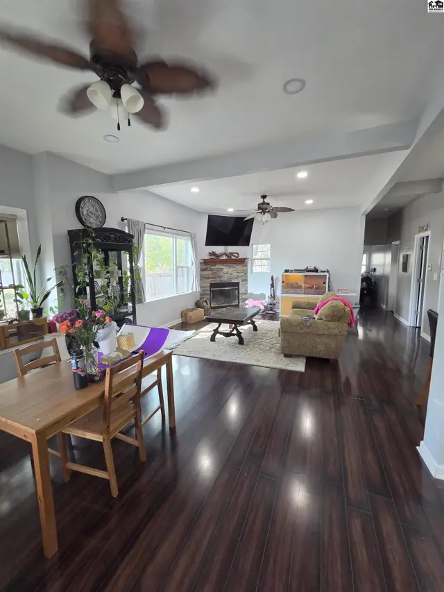 Photo of 400 E 5th Ave, Hutchinson, KS