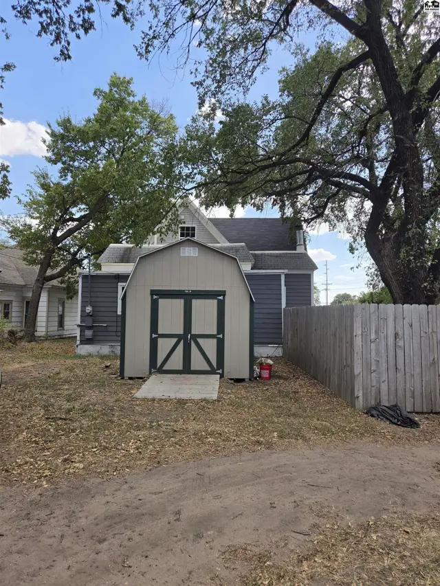 Photo of 400 E 5th Ave, Hutchinson, KS