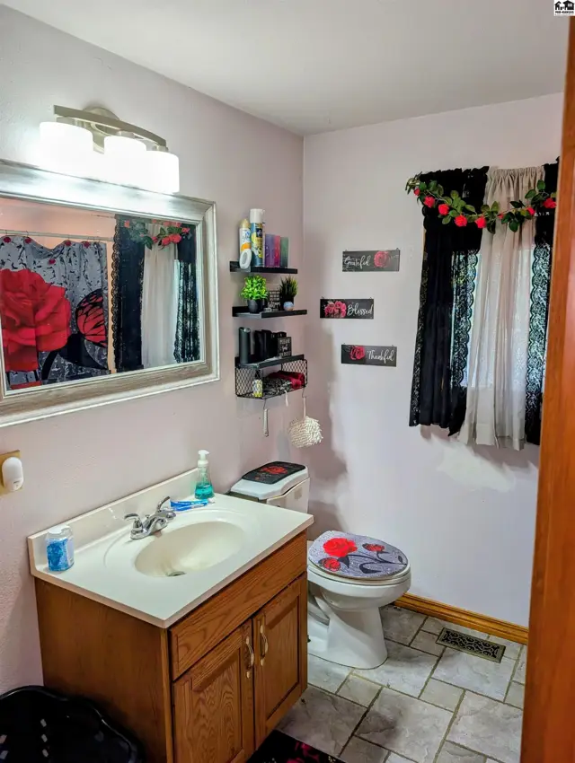 Photo of 6919 N Lake Rd, Hutchinson, KS