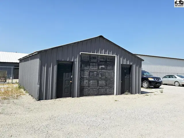 Photo of 1060 W Kansas Ave, McPherson, KS