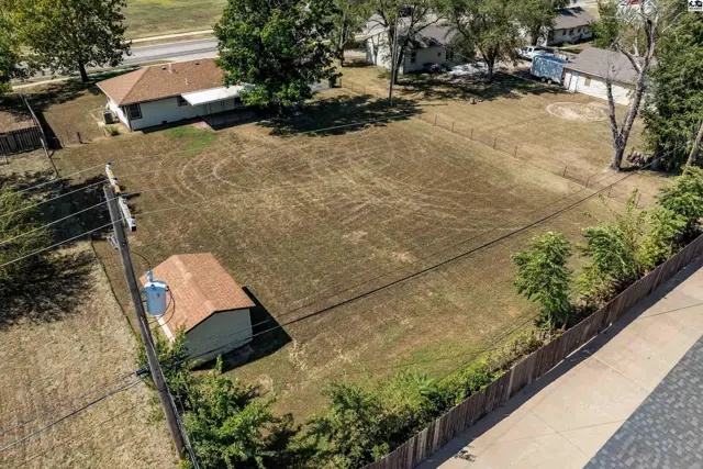 Photo of 3004 N Waldron St, Hutchinson, KS
