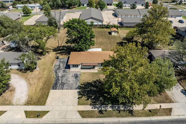 Photo of 3004 N Waldron St, Hutchinson, KS