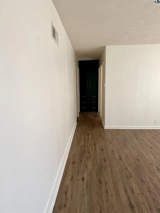 Photo of 1030 College Ln, Hutchinson, KS
