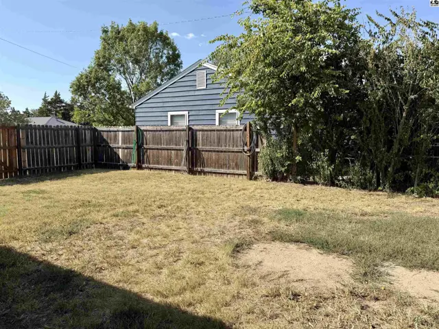 Photo of 1030 College Ln, Hutchinson, KS