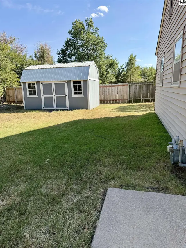 Photo of 1030 College Ln, Hutchinson, KS