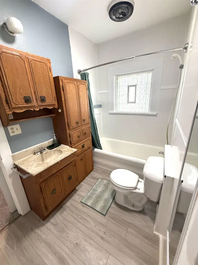 Photo of 305 W Kansas Ave, Medicine Lodge, KS
