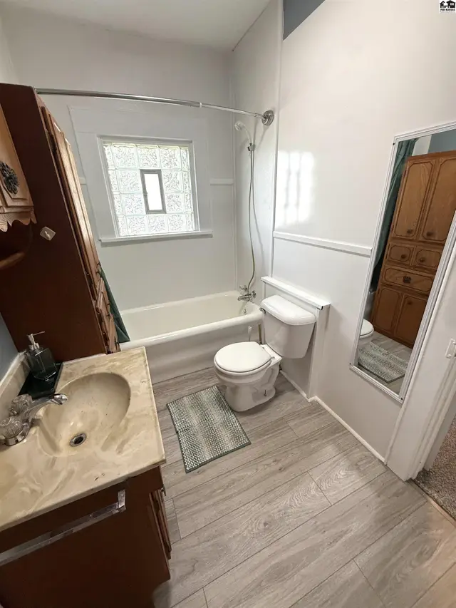 Photo of 305 W Kansas Ave, Medicine Lodge, KS