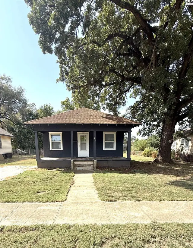 Photo of 305 W Kansas Ave, Medicine Lodge, KS