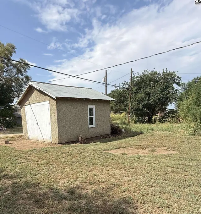 Photo of 305 W Kansas Ave, Medicine Lodge, KS
