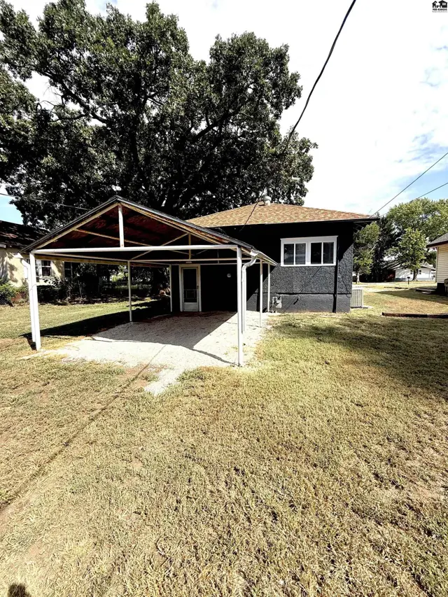 Photo of 305 W Kansas Ave, Medicine Lodge, KS