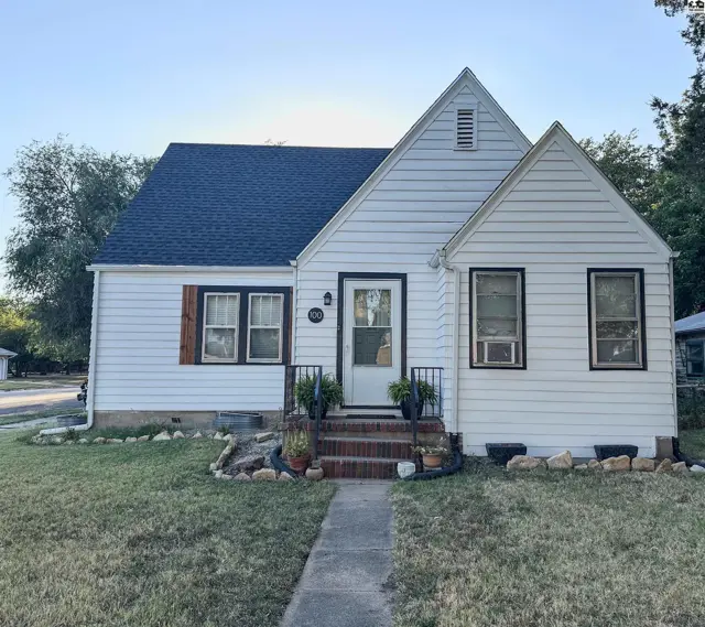 Photo of 100 N 4th St, Canton, KS