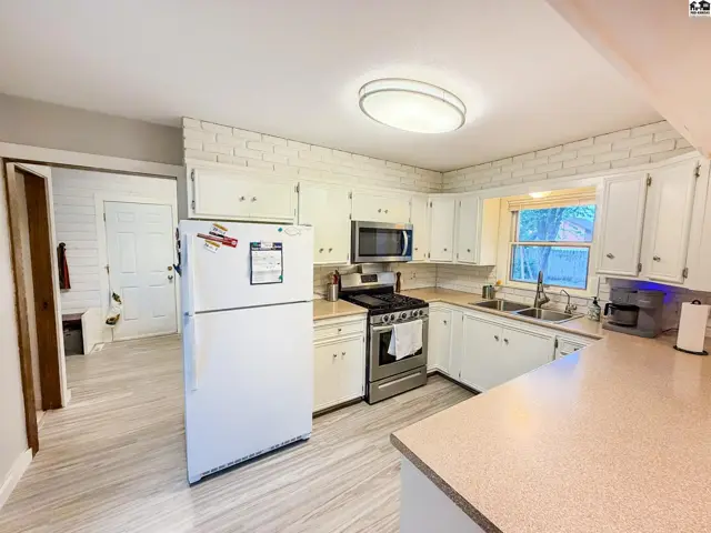 Photo of 4 Hickory Ct, Newton, KS
