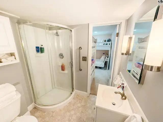 Photo of 4 Hickory Ct, Newton, KS