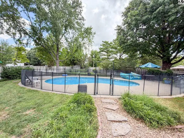 Photo of 4 Hickory Ct, Newton, KS