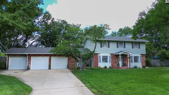 Photo of 4 Hickory Ct, Newton, KS