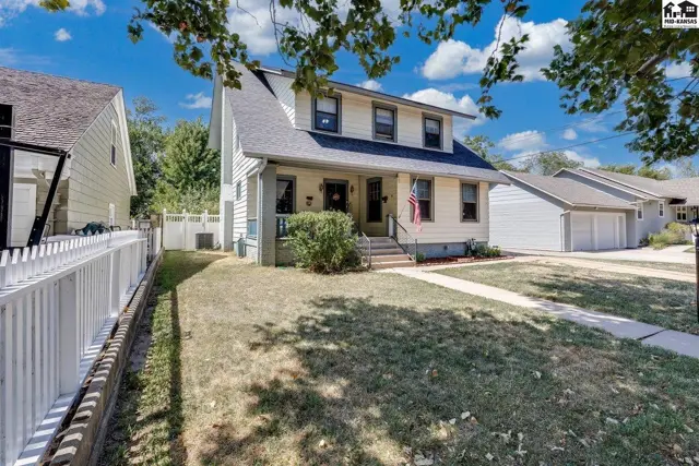 Photo of 1811 N Walnut St, Hutchinson, KS