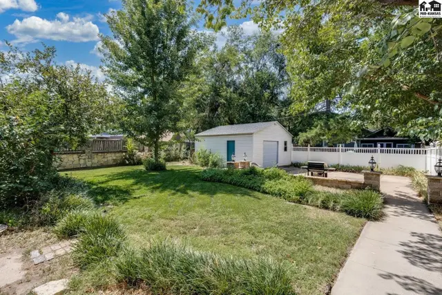 Photo of 1811 N Walnut St, Hutchinson, KS