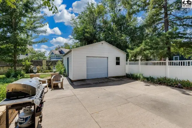 Photo of 1811 N Walnut St, Hutchinson, KS