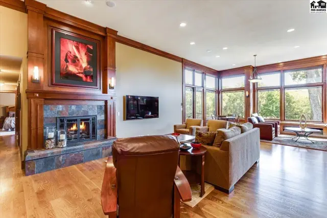 Photo of 45 Linksland Dr, Hutchinson, KS