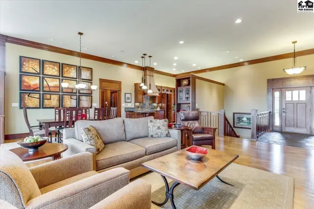 Photo of 45 Linksland Dr, Hutchinson, KS