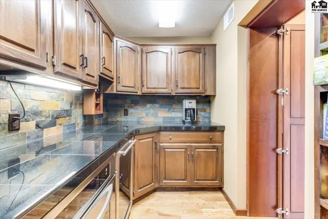 Photo of 45 Linksland Dr, Hutchinson, KS