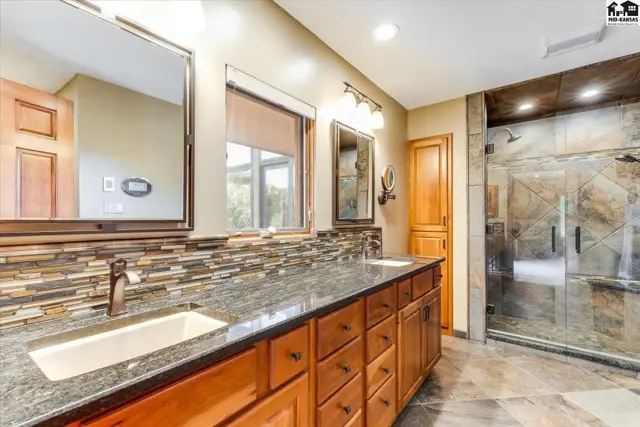 Photo of 45 Linksland Dr, Hutchinson, KS