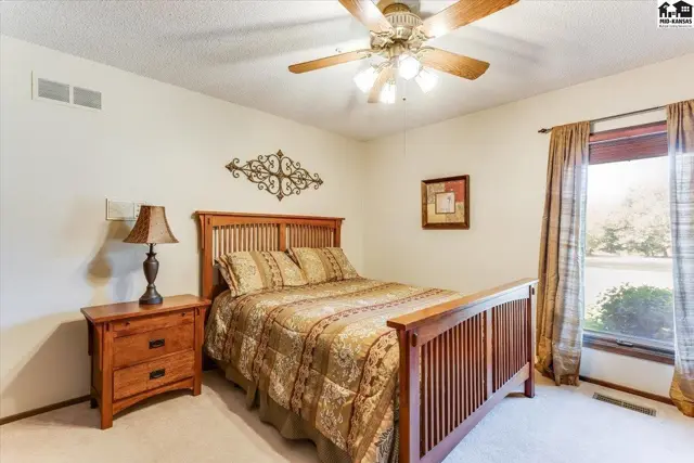 Photo of 45 Linksland Dr, Hutchinson, KS