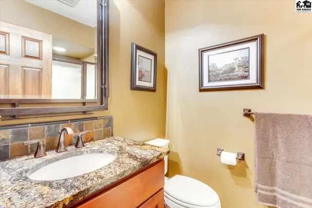 Photo of 45 Linksland Dr, Hutchinson, KS