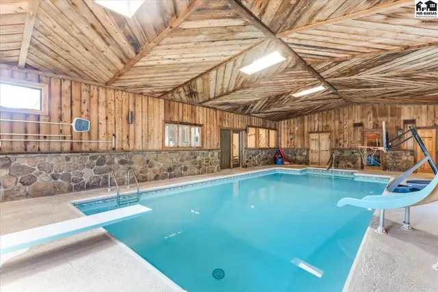 Photo of 45 Linksland Dr, Hutchinson, KS