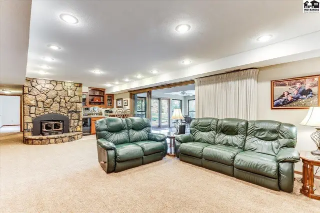 Photo of 45 Linksland Dr, Hutchinson, KS