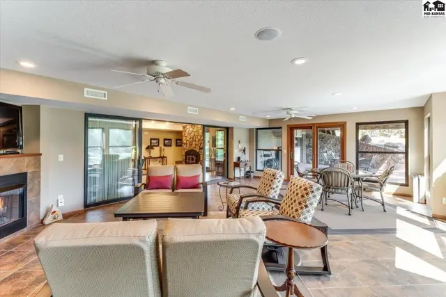 Photo of 45 Linksland Dr, Hutchinson, KS