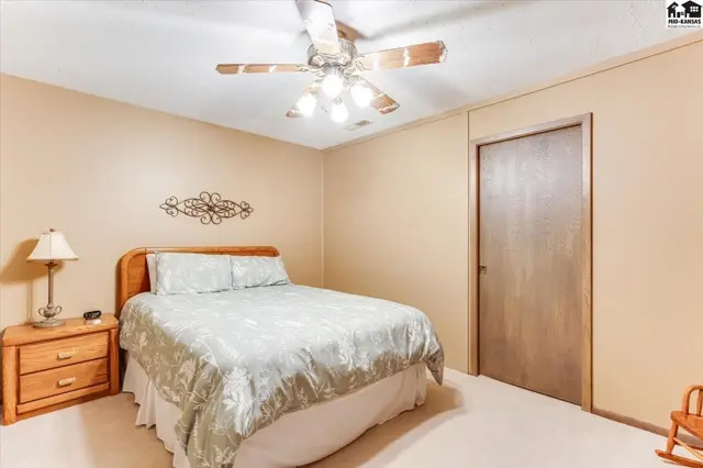 Photo of 45 Linksland Dr, Hutchinson, KS