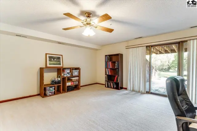 Photo of 45 Linksland Dr, Hutchinson, KS