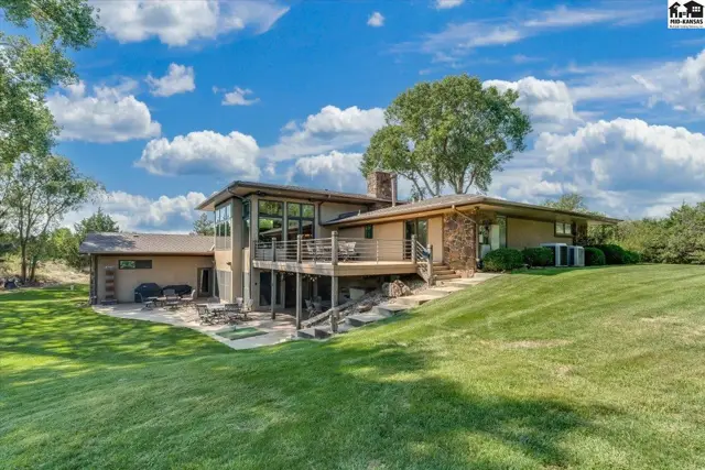 Photo of 45 Linksland Dr, Hutchinson, KS