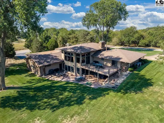 Photo of 45 Linksland Dr, Hutchinson, KS