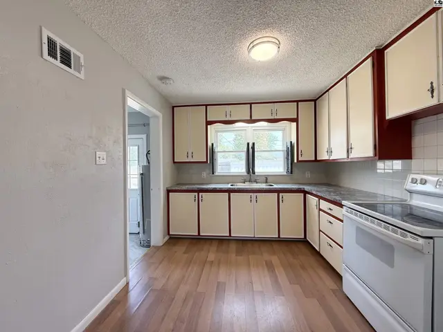 Photo of 1410 N Orchard Ave, Hutchinson, KS