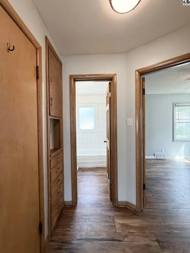 Photo of 1410 N Orchard Ave, Hutchinson, KS