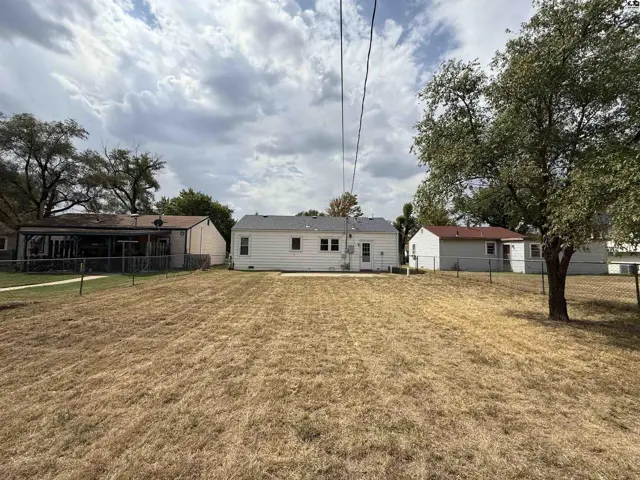 Photo of 1410 N Orchard Ave, Hutchinson, KS