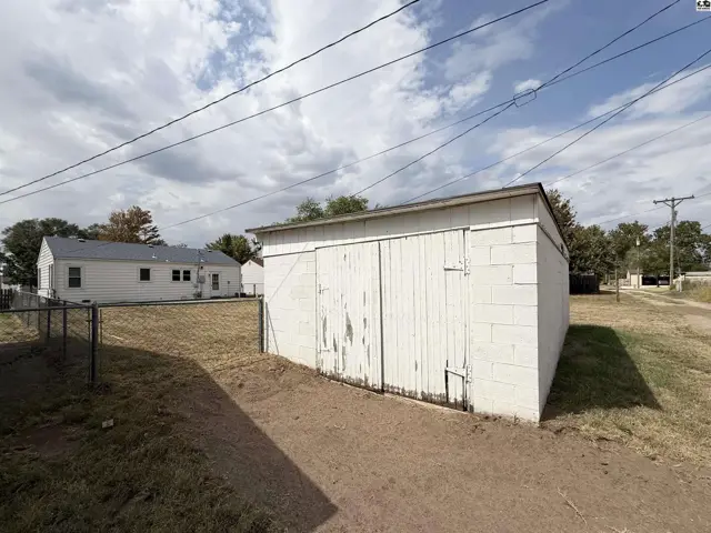 Photo of 1410 N Orchard Ave, Hutchinson, KS